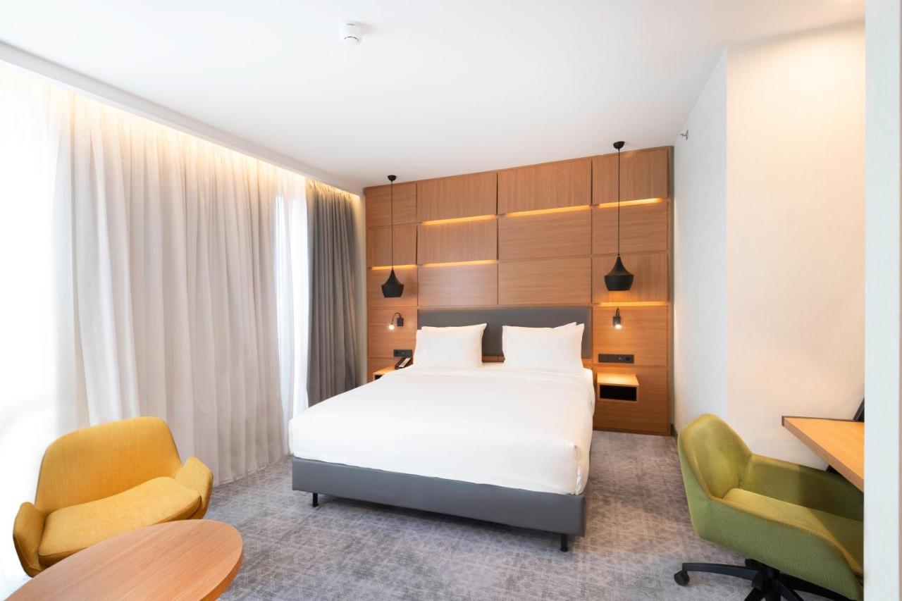 Holiday Inn Yerevan - Republic Square By Ihg Exteriör bild