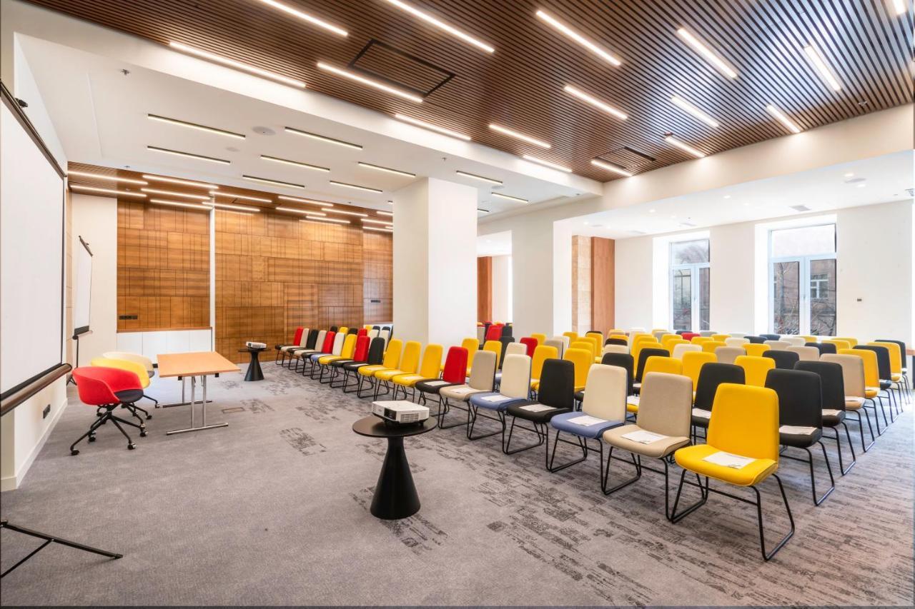 Holiday Inn Yerevan - Republic Square By Ihg Exteriör bild