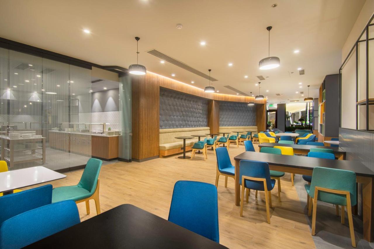 Holiday Inn Yerevan - Republic Square By Ihg Exteriör bild