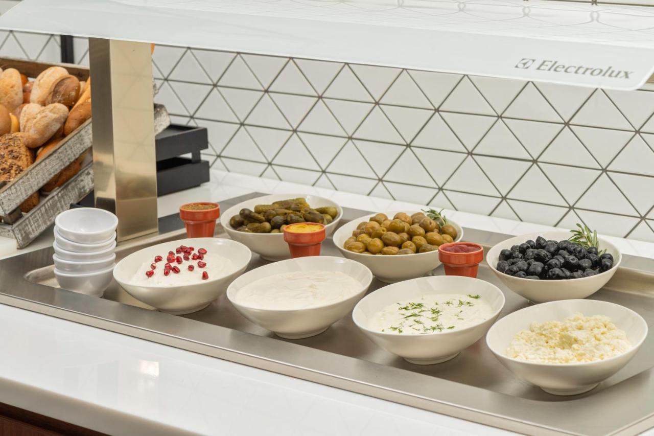 Holiday Inn Yerevan - Republic Square By Ihg Exteriör bild
