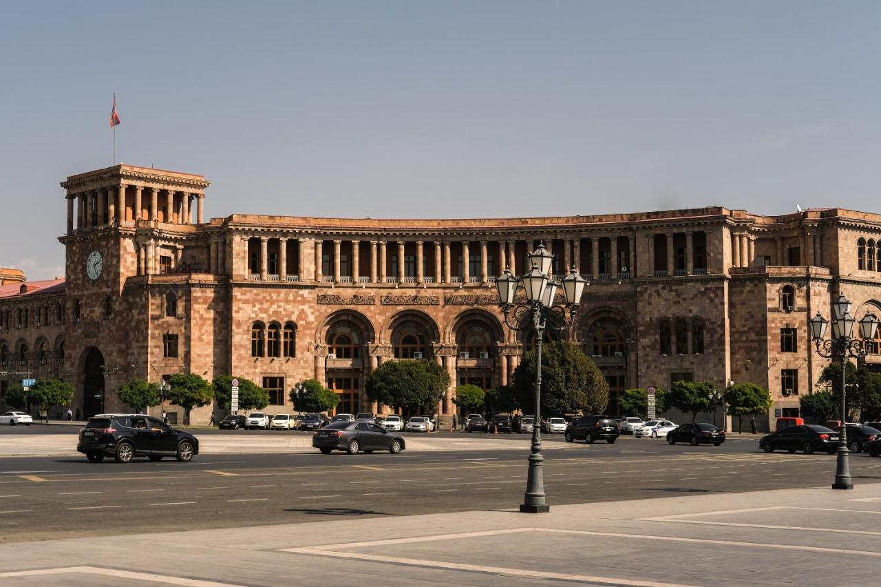 Holiday Inn Yerevan - Republic Square By Ihg Exteriör bild