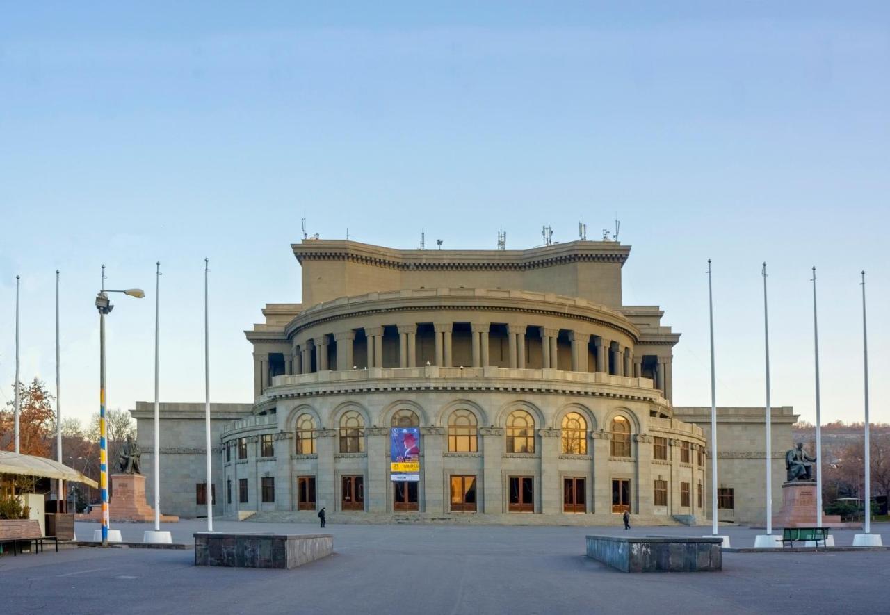 Holiday Inn Yerevan - Republic Square By Ihg Exteriör bild