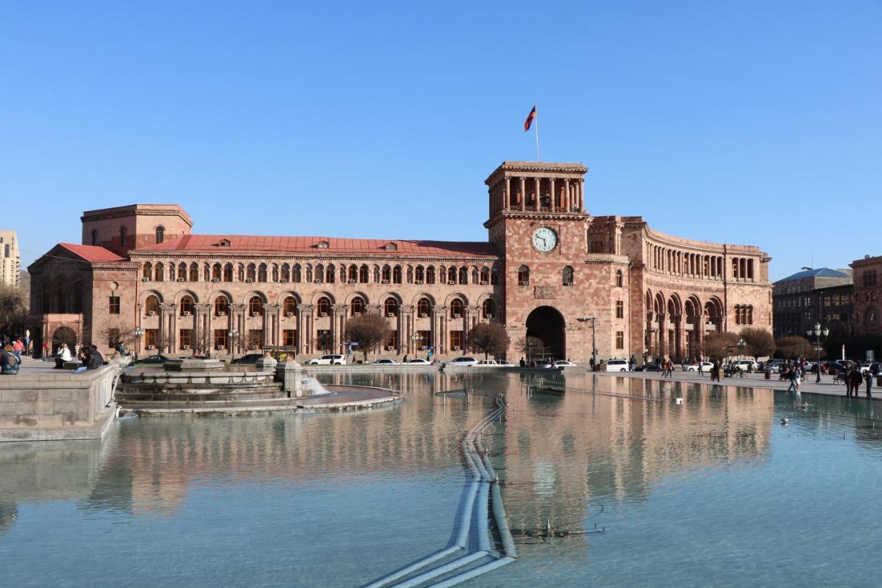 Holiday Inn Yerevan - Republic Square By Ihg Exteriör bild